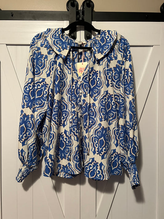 Print top with smocked sleeves