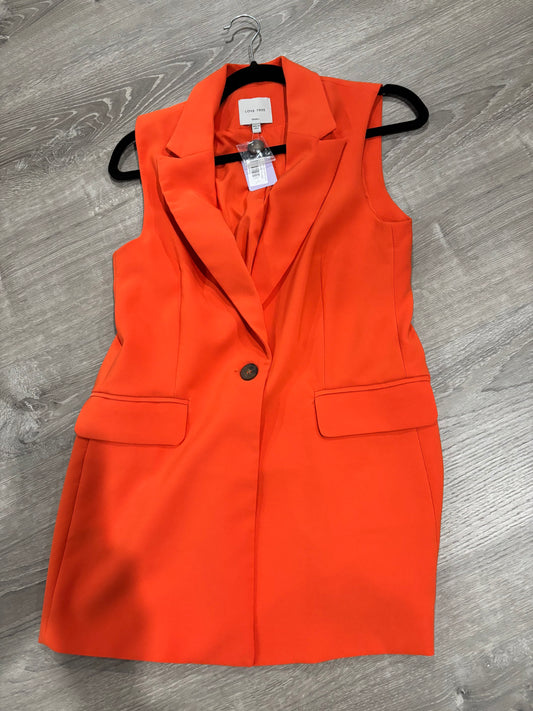 Long sleeveless, one button vest